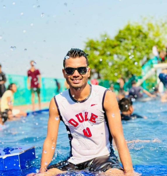 Rakib, 26, Den Funes