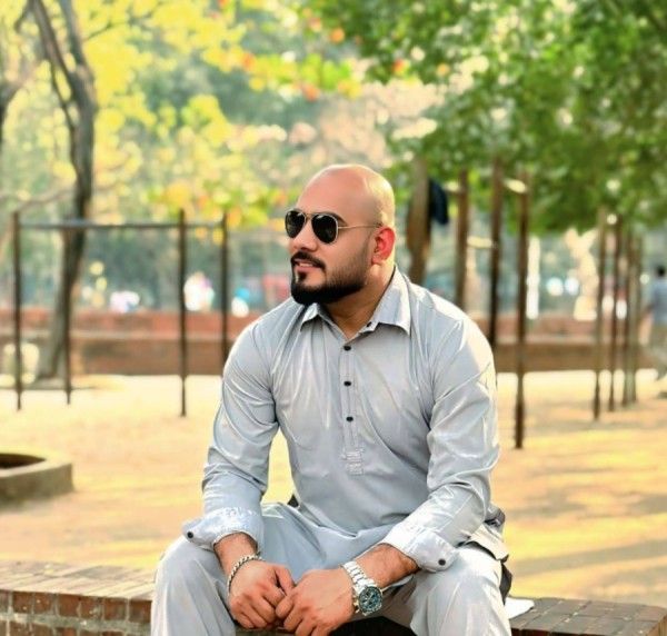 Mh, 30, Santiponce