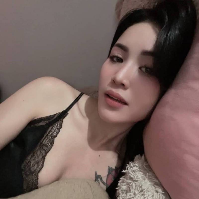 GorgeousMe, 32, Dom ale