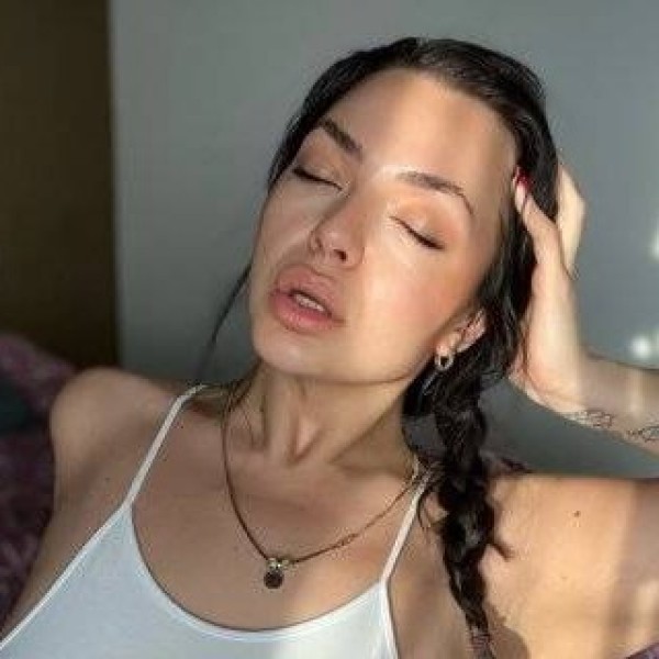 Antonia, 27, United States