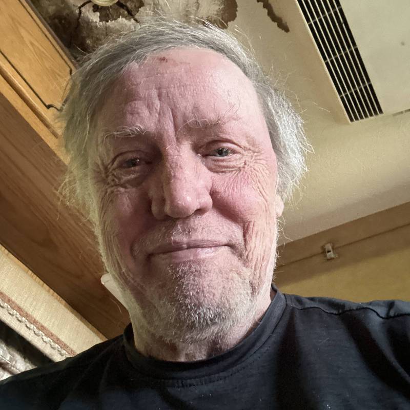 Houston, 75, Ipaumirim