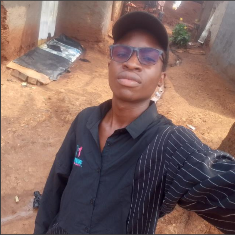 Ezra, 20, Urandi