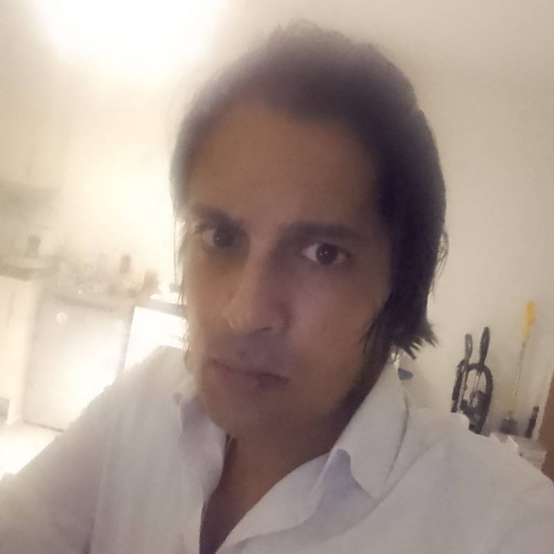 Aziz, 42, Cambrighshore