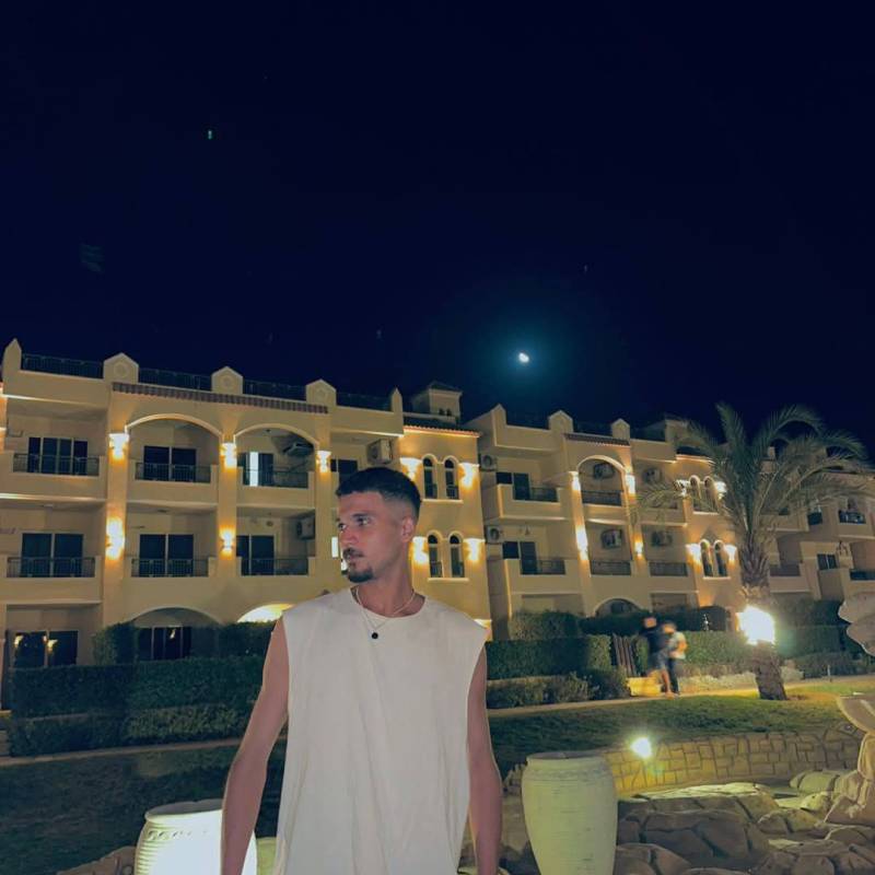 Eslam, 27, Motibennur
