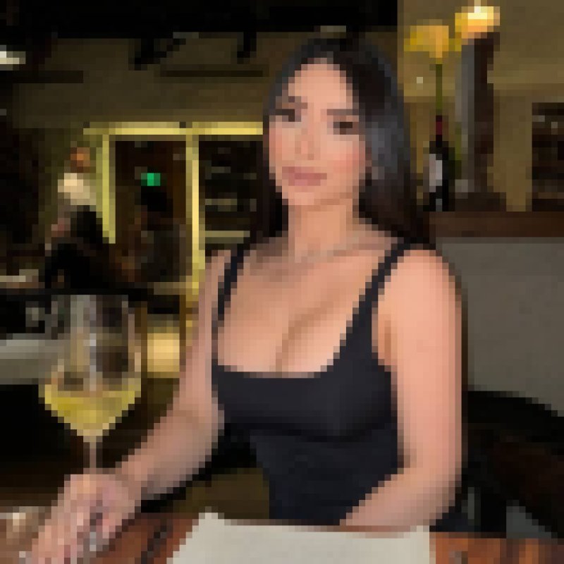 Mia, 33, Madagascar