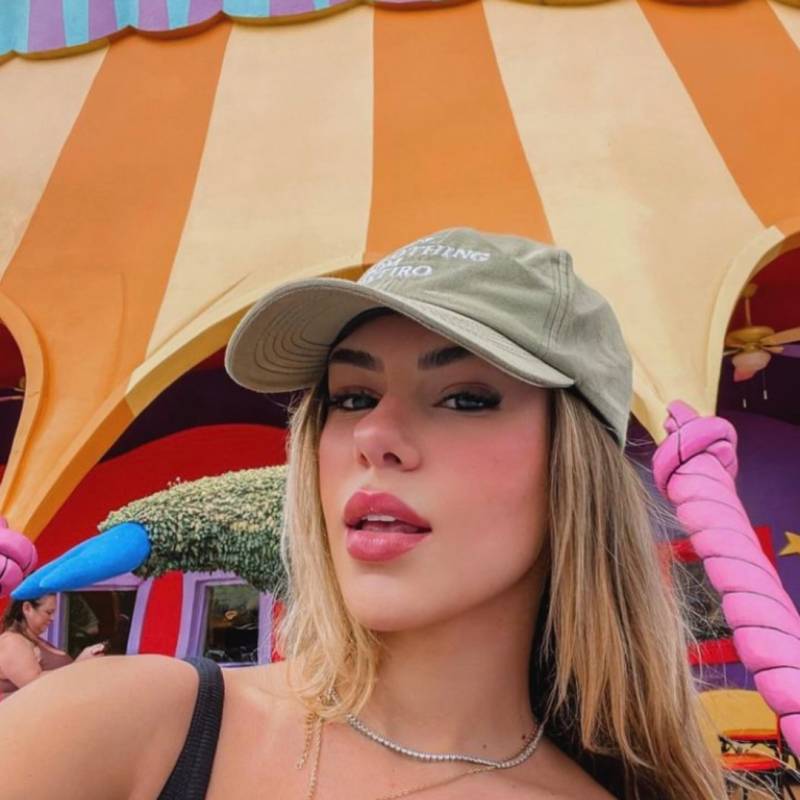 Angelica, 18, Curti
