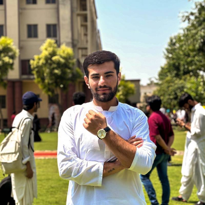 Shazaib, 18, Corella