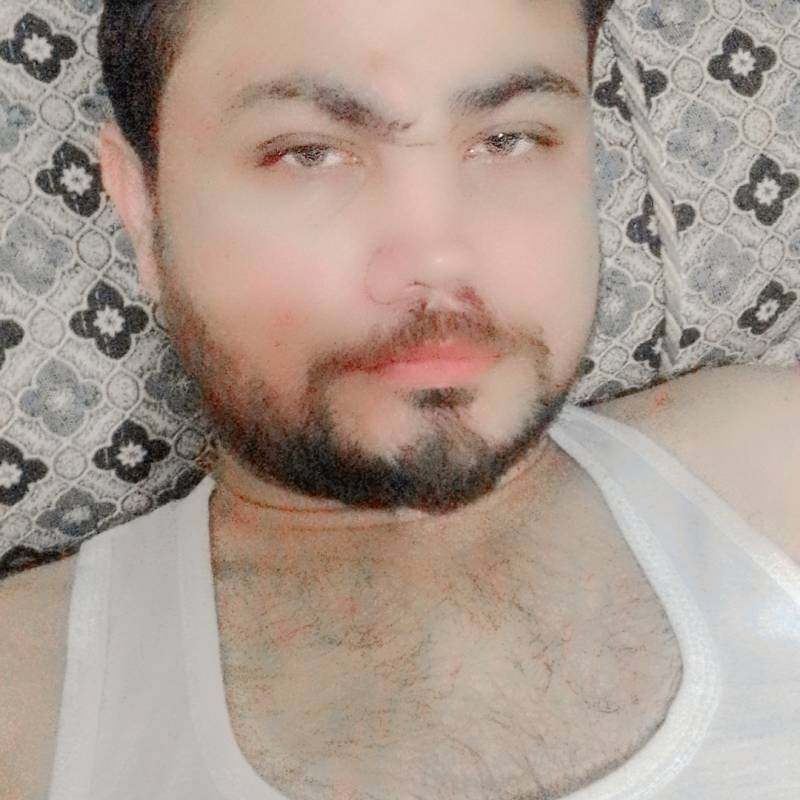 Shah, 33, Mairena Del Alcor