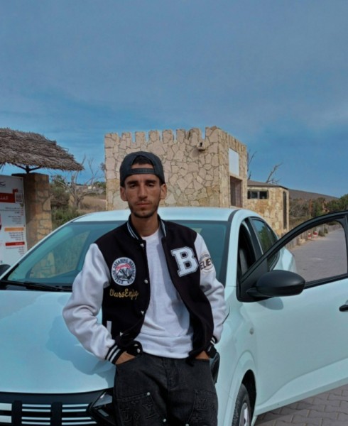 Elmahdi, 24, Mara Pinto