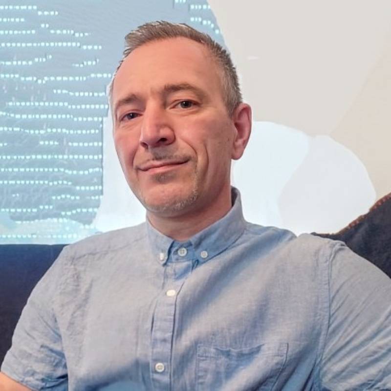 Zolee, 46, Tiachiv