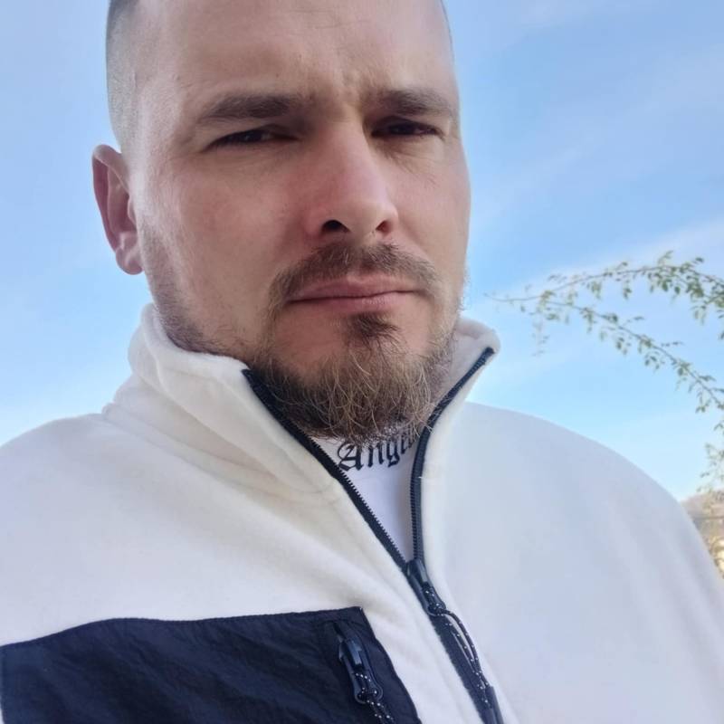 Alexandru, 37, Roelofarendsveen