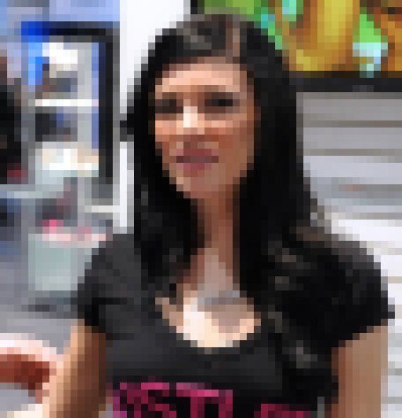 Charlotte Harris, 35, Antsoso