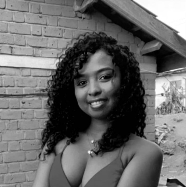 Essia, 32, La Leonesa