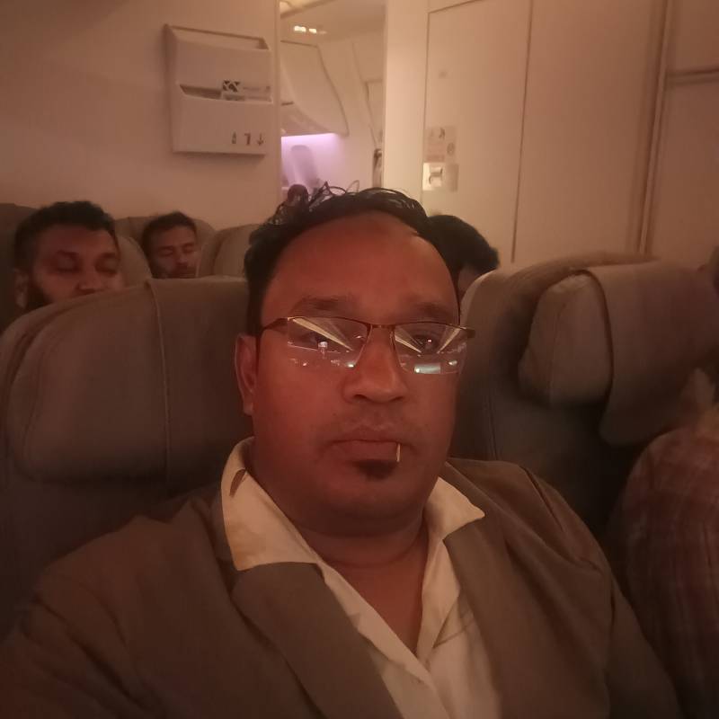 dolal, 46, Nurota