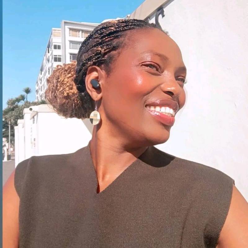 Luci, 26, Sahna