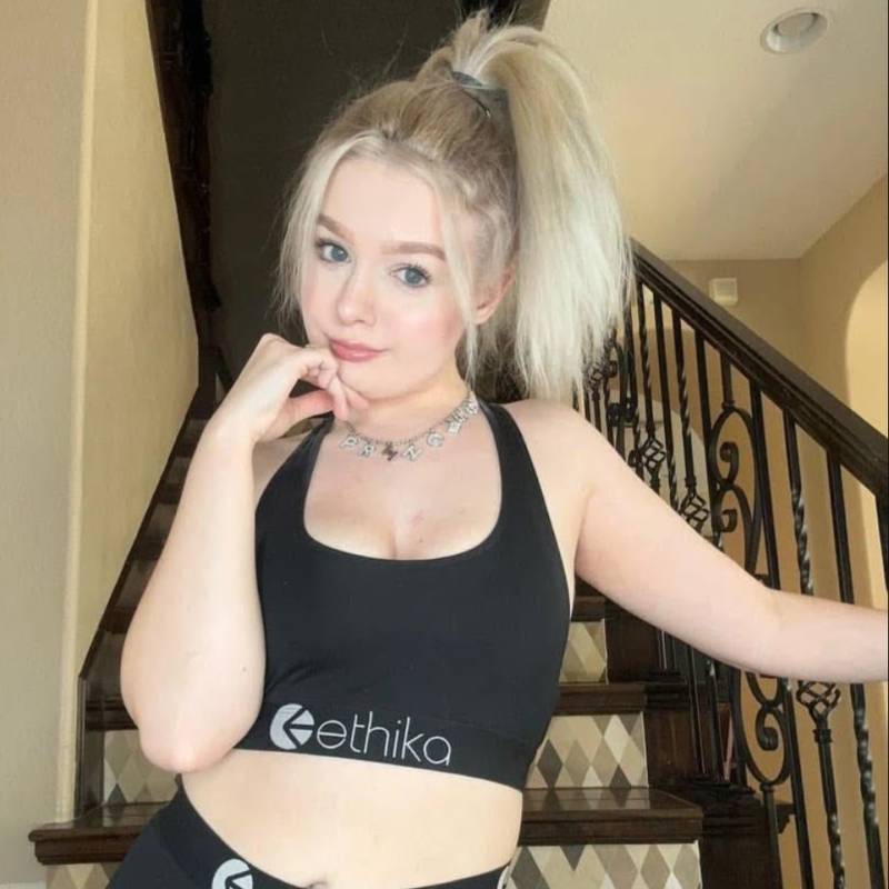 Victoria carmicheal, 26, Marivan