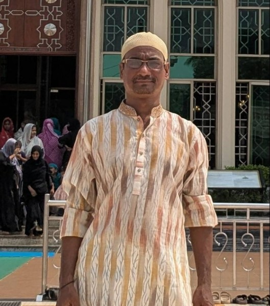 MD salim mahamud, 44, Smoline