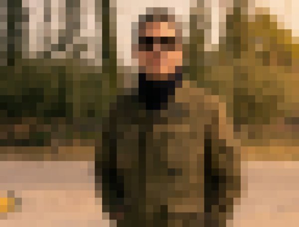 Khalid, 56, Kazern