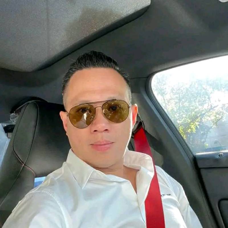Doctor Alex thanh long, 36, Kasese