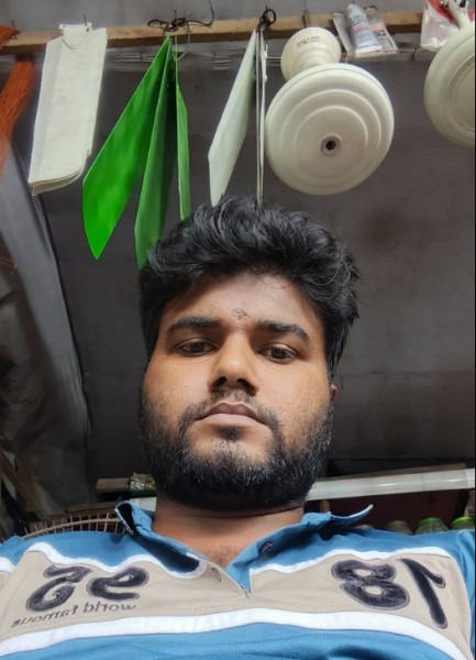 Santo, 24, Farnham