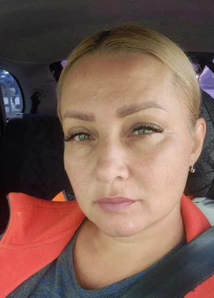 Elizabeth, 41, Acireale