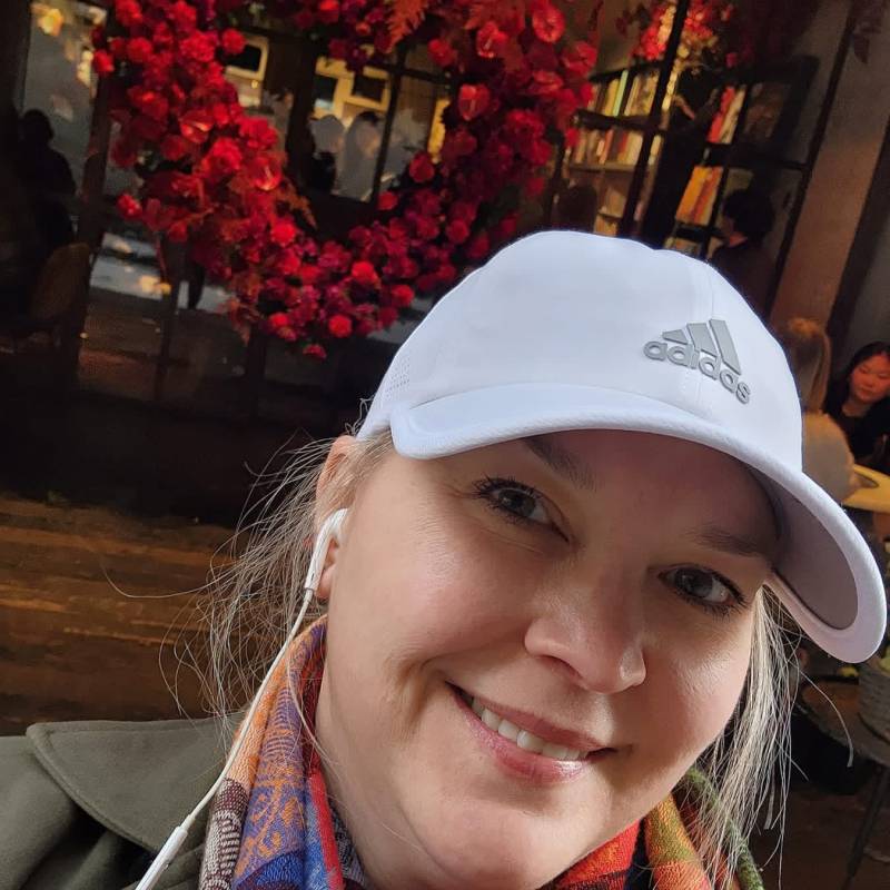 Ariana, 42, Crvenka
