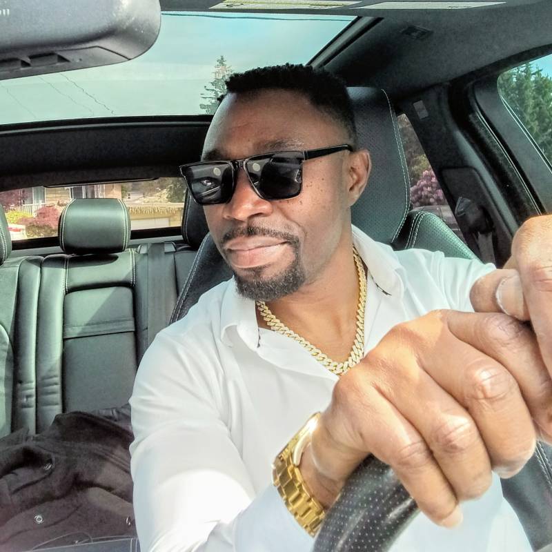 Mozey, 38, Majholi