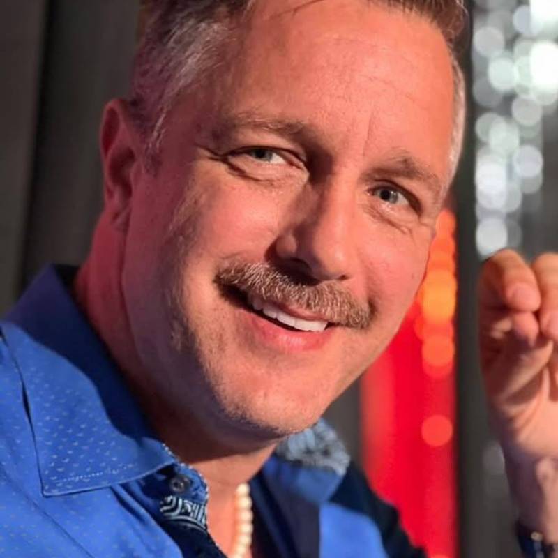 Charlie, 53, Santa Mariana