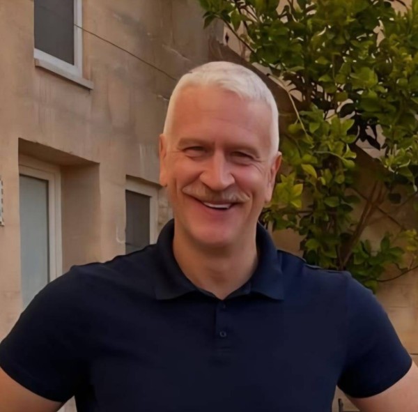 Carl, 65, Chenneviressurmarne