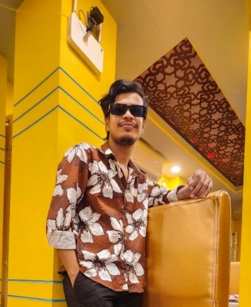 Ariyen Shakib, 26, Finike