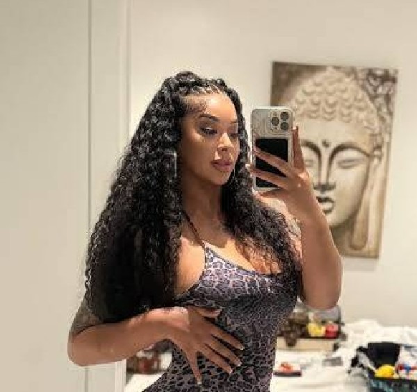 Kelly, 26, Aga