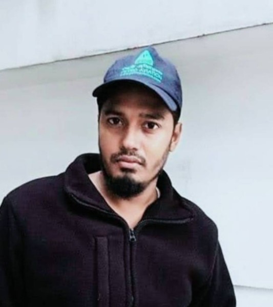 Hossain, 20, Bucine