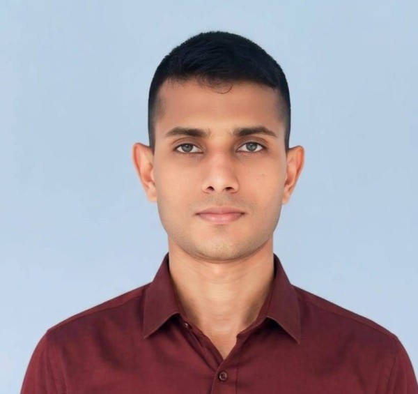 Eliyas Habib, 28, Pvoa De Santa Iria