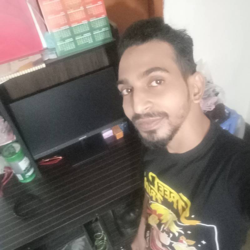 Md Parves Bhuiyan, 31, La Mujer