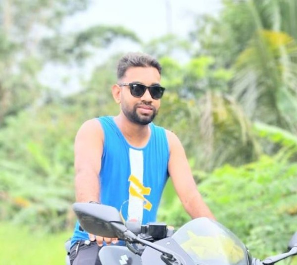 Ador, 31, Qoqon