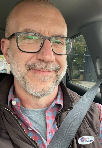 Ben Henry, 61, Sariosiyo