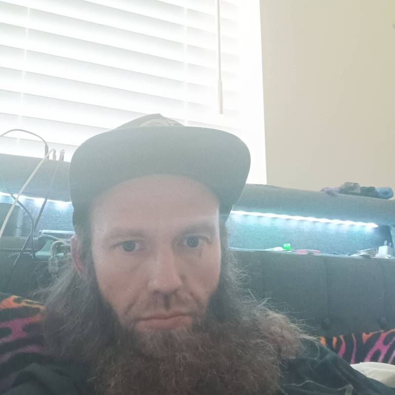 https://allsingleads.com dating Bearded38 in United States